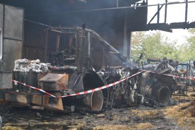 TAGBILDER! Mindestens 600.000 Euro Sachschaden nach Grossbrand auf einem Bauernhof